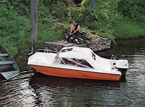 GGA Image ID # 23bee06419 DUO Spoiler - Outboard - Tri-V Hull Anchored at the Shoreline.