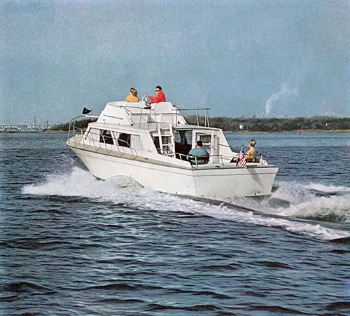 GGA Image ID # 23d8c77a0f Luhrs 32 Fiberglass Power Cruisers Put Fun in Family Outings.