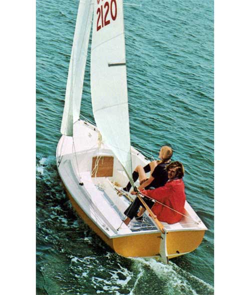 GGA Image ID # 23f8b43446 Young Adults Sailing on the O'Day Javelin.