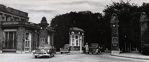 Main Entrance to the Great Lakes USNTC, 1951.