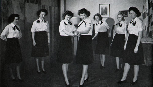 Learn-To-Dance Class . .. Foxtrot . . . Jitterbug .. . Rumba . . . “D’s” Counterpart of the Famous “Six Lessons."