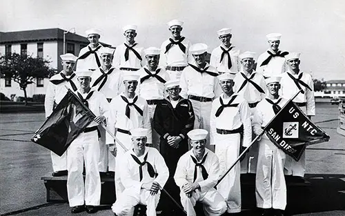 Company 68-172 Commander SH1 A. C. Beech and Petty Officers. 3 May 1968.
