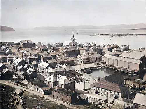 The Town of Hammerfest with a View of the Harbor in the Background. (HAPAG Nordland-Fahrten, 1908)