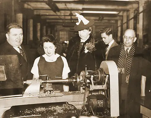 GGA Image ID # 222809e96d Eleanor Roosevelt Visits a National Youth Administration Project, c. 1940.