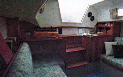 The CAL 25 Yacht below deck