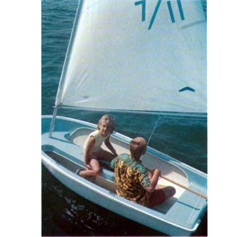 Kids sailing in the O'Day Seven-Eleven 7-11 Sailboat