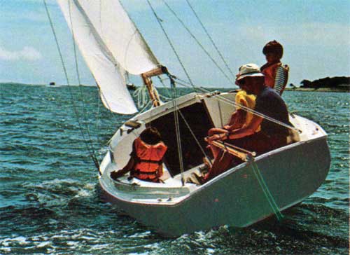 Sailing on the O'Day Mariner 2-2