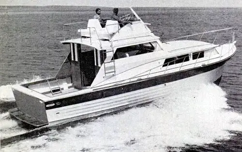 Relaxing Ride on an Ulrichsen 37'' Cruising Sedan