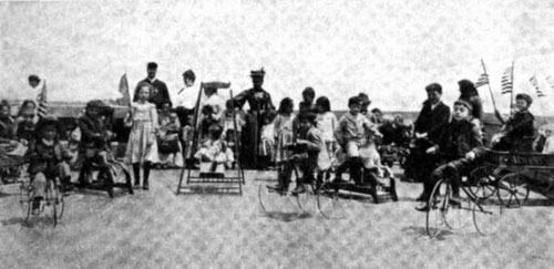 Photo 05 - Immigrant Children Playing On The Roof At Ellis Island