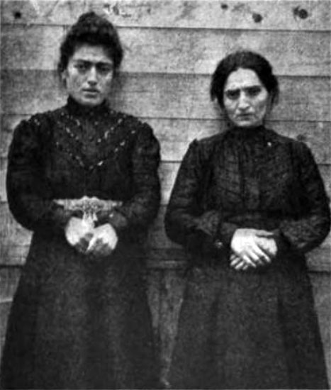 Photo 06 - Two Russian Women At Ellis Island
