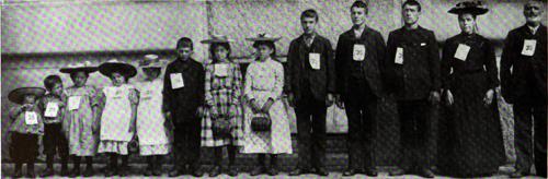 Dutch Family Of Thirteen - Immigrants At Ellis Island