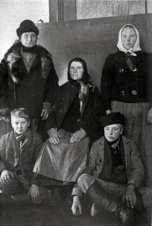 Finnish Immigrant Family At Ellis Island