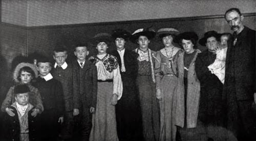 Large Scotch Immigrant Family At Ellis Island