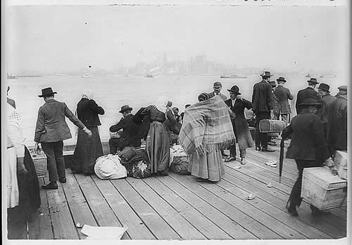 Immigrants Awaiting Transfer - Ellis Island (1912)
