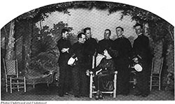 A Performance By The Thimble Theatre On Ellis Island - 1916