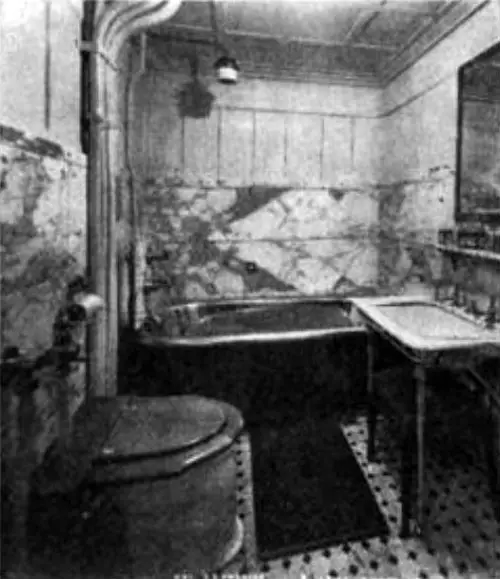 Bathroom of Imperial Suite on the Steamship Amerika.