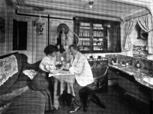Photo02 - The Manicure Parlor On A Modern Steamship