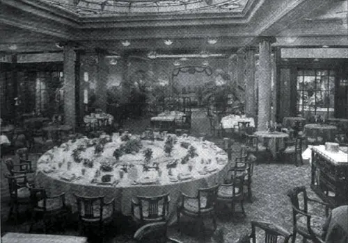 View of the Ritz Restaurant on the SS Imperator.
