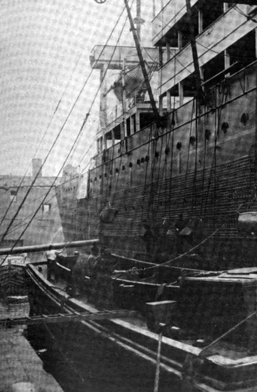 Photo03: How The Coal Is Transferred From The Barges To The Ship In Port