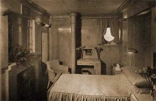 Single Bed Stateroom for First Class Passengers on the RMS Queen Mary.