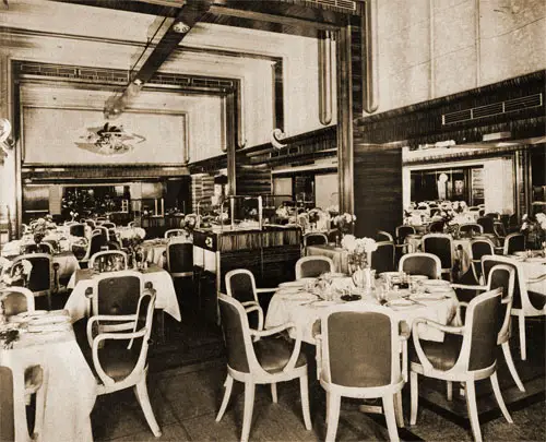 First Class Balmoral Restaurant on the RMS Caronia.
