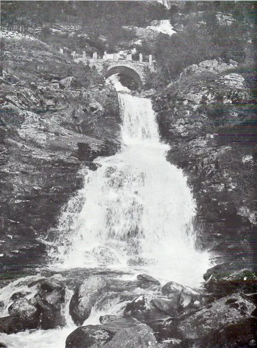 Photo 107: Waterfall at the hotel Udsigten at Merok