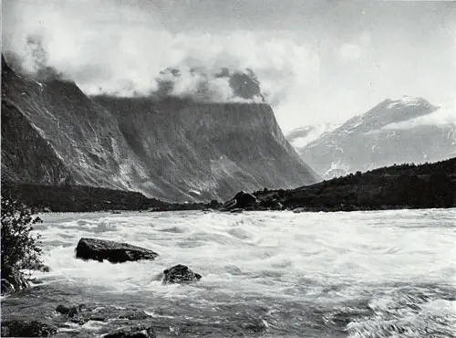 Photo 045: Water Rapids in Naes (Romsdal) 