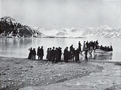Photo 071: Passengers boarding tender at Bellsund Fjord, Spitsbergen