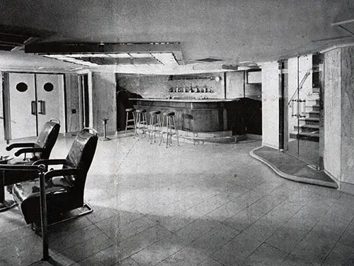 Bar of Swimming Pool on the SS Ile de France.