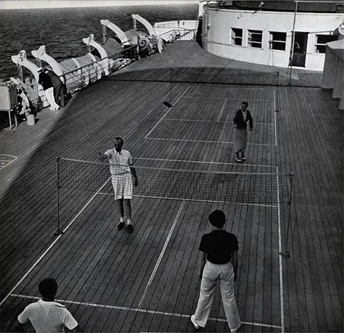 Les passagers sur le Sundeck.