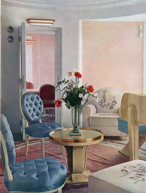 Un Appartement de Grand Luxe avec Terrasse: “DEAUVILLE”. Le salon (SUE, décorateur).