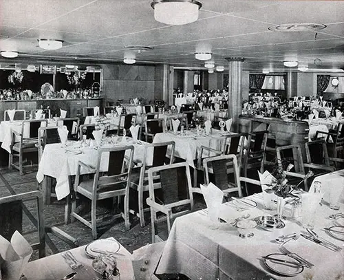 Tourist Class Restaurant on the RMS Mauretania.