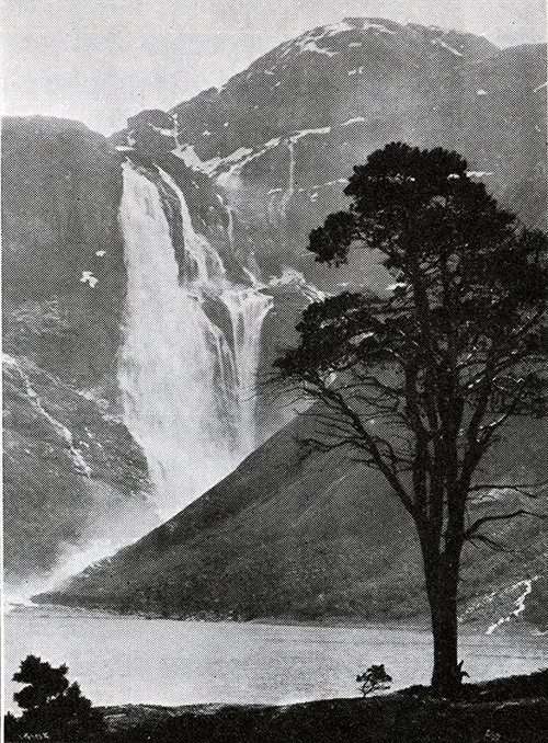 Skjæggedal Waterfall. Photo by Wilse.