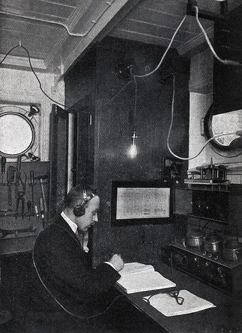 Marconi trådlös operatör på sin station.