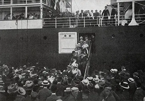 Passengers disembarking at the Scandinavian-American Line pier in New York.