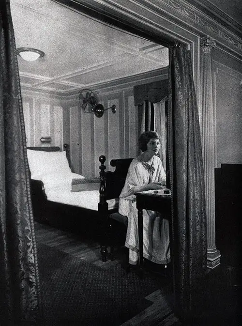 arlor Bedroom with Bath in Special Deluxe Suites.