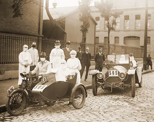 Nurses Leaving Blackfriars Depot During the Flu Epidemic, April 1919.