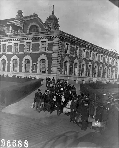 Recently Arrived Immigrants at Ellis Island. © 1907 Underwood & Underwood.