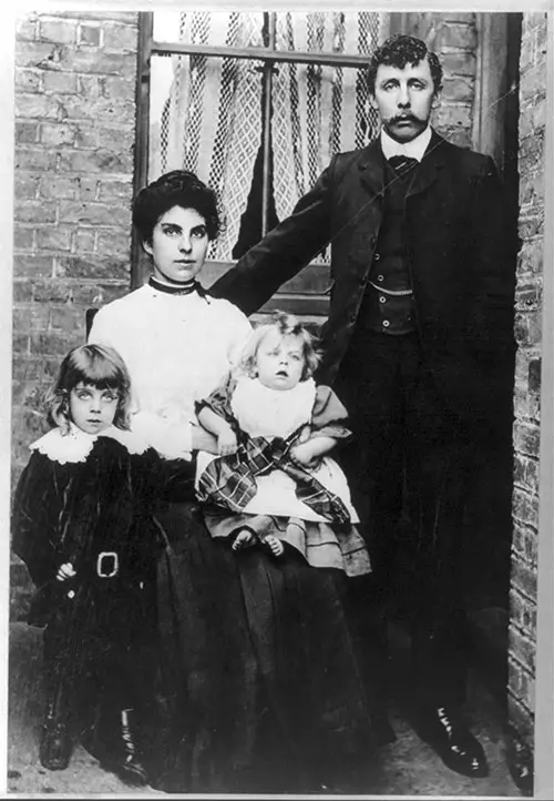 Family Group Photo of Titanic Survivors - 1912