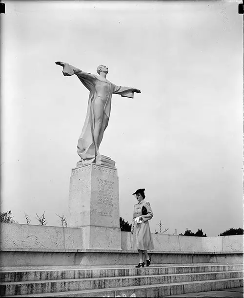 Mrs. Lister Hill Visits the Titanic Memorial in Washington DC ca 1940