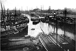 GGA Image ID # 14651ad9a4 Hull's Busy Waterfront - Queen's Dock.