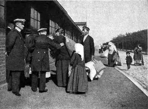 Immigrants On the Way from the Train to the Auswanderer-Hallen.