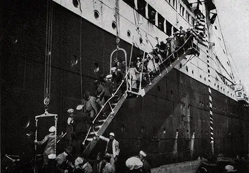 Passengers Disembarking at Alexandria. The Cunarder Magazine, February 1925.