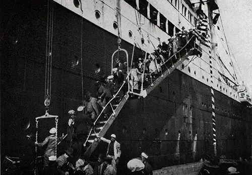 Passengers Disembarking at Alexandria.