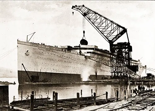 Fig. 41: Floating Crane Lifting a Boiler on Board the Olympic - 9 November 1910.