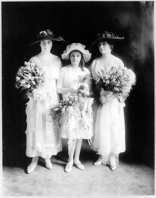 Advice for Bridesmaids’ Gowns and Accessories - 1910