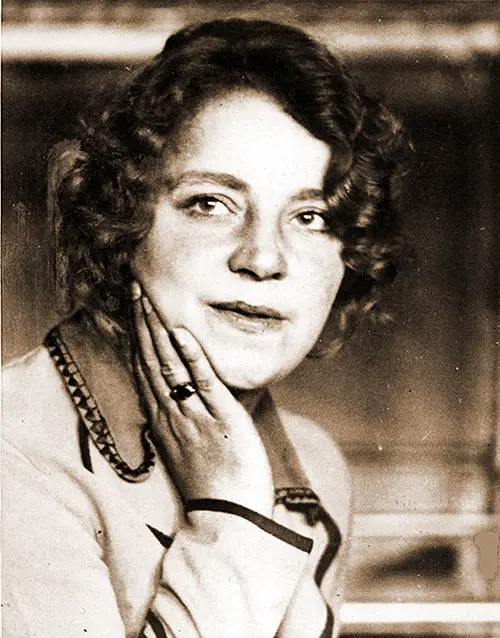 Photograph of Helena Dasu circa 1927.