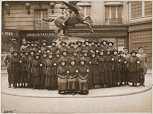 American telephone girls on arrival for “hello” duty in France. They all can speak both English and French, March 1918.
