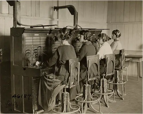 Women Telephone Operators, Signal Corps, at Bassens Docks, Bassens, Gironde, France.